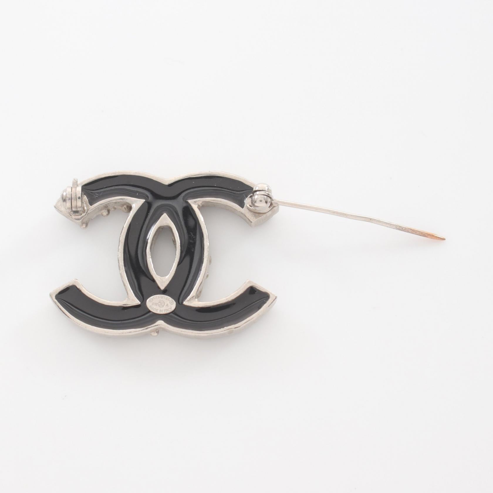 Chanel CC Resin Brooch  Metal Brooch in Very Good Condition