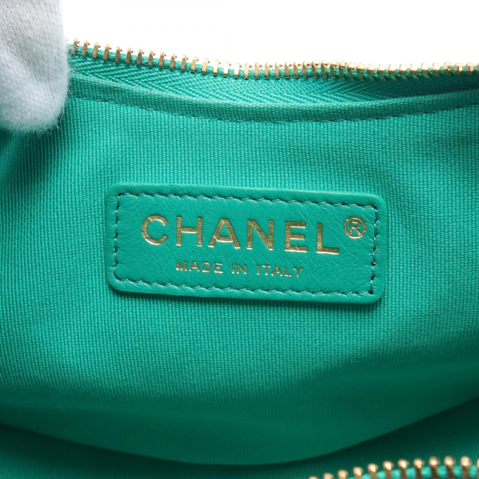 Chanel Leather Matelasse Shoulder Bag Green