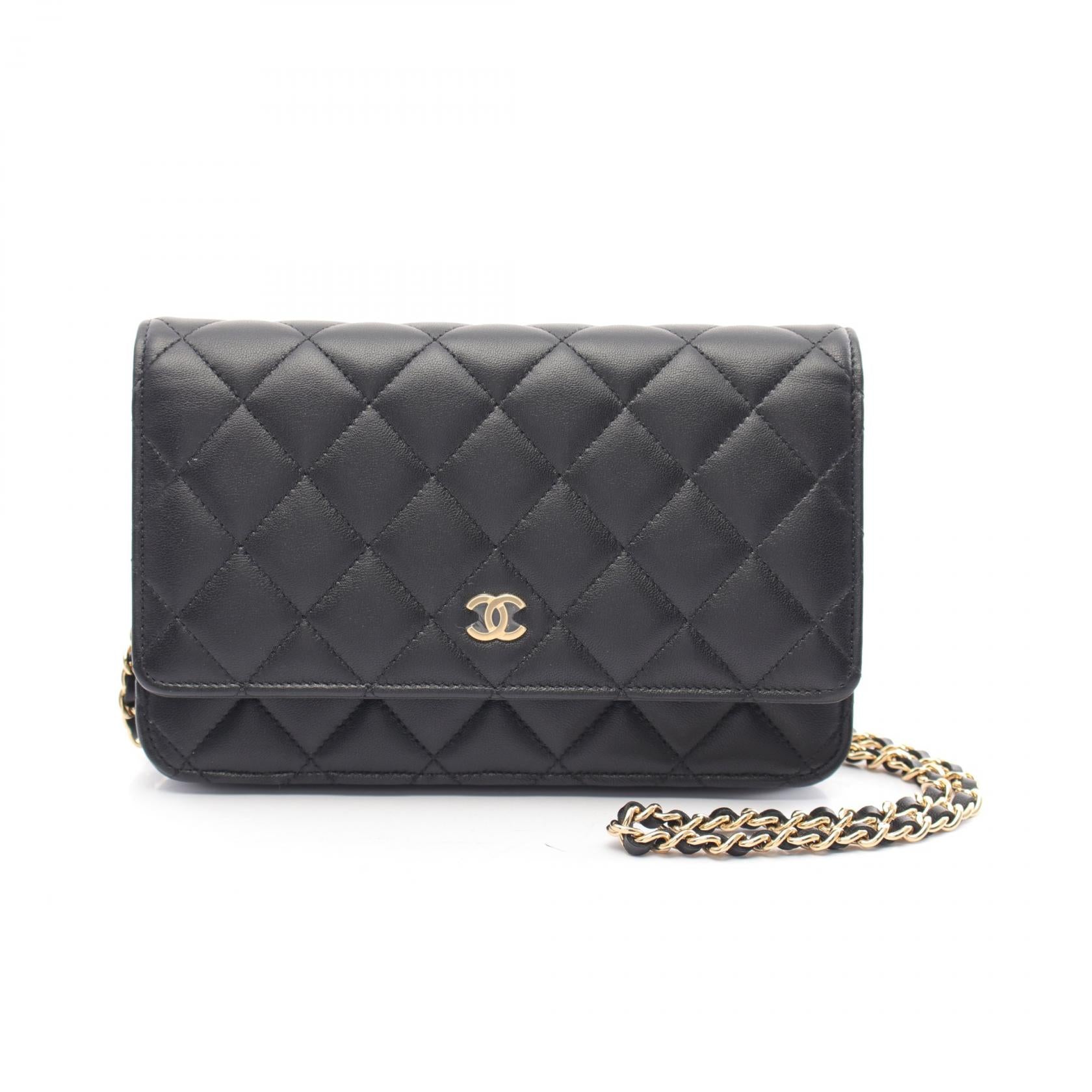 Chanel Lambskin Matelasse Shoulder Bag A33814