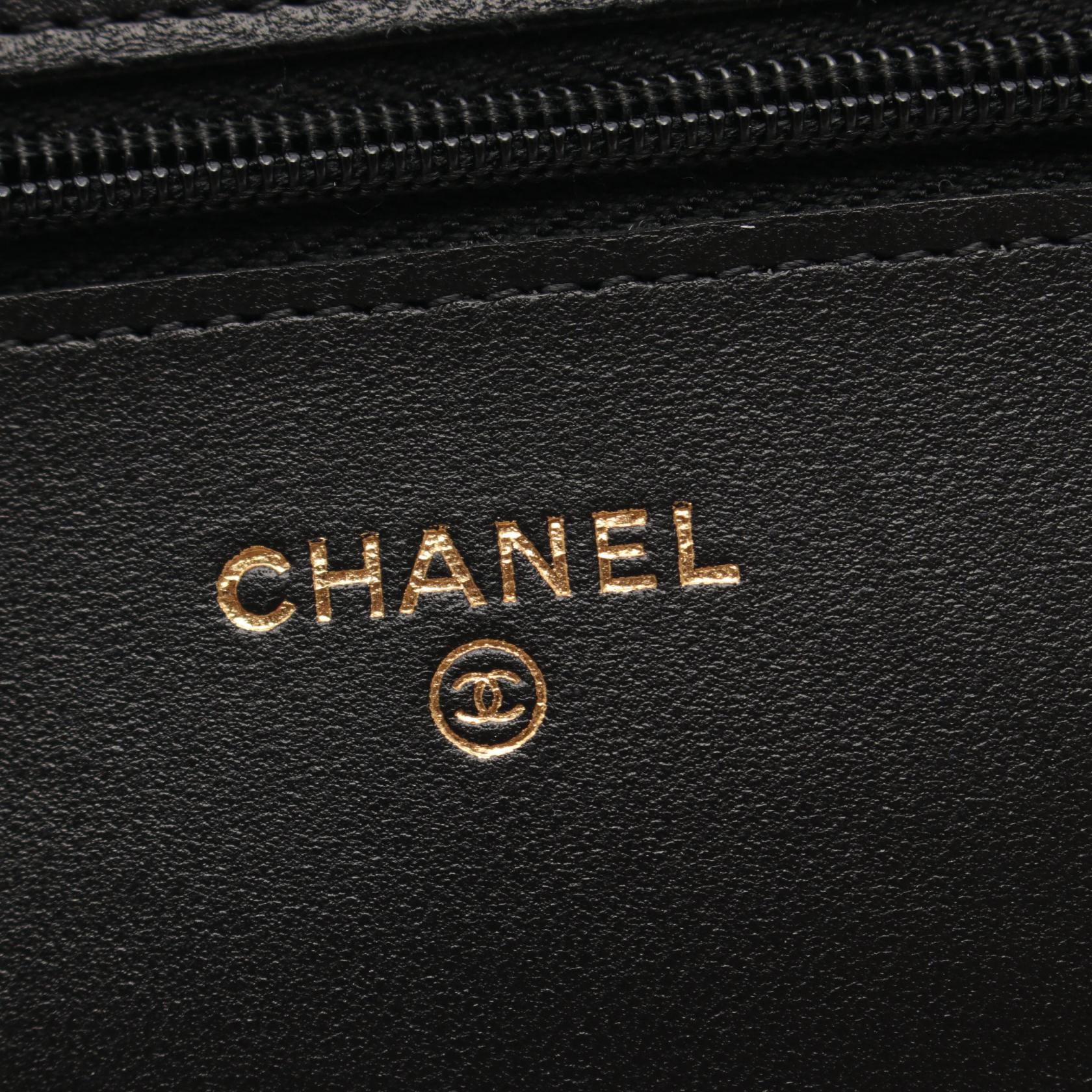 Chanel Lambskin Matelasse Shoulder Bag A33814