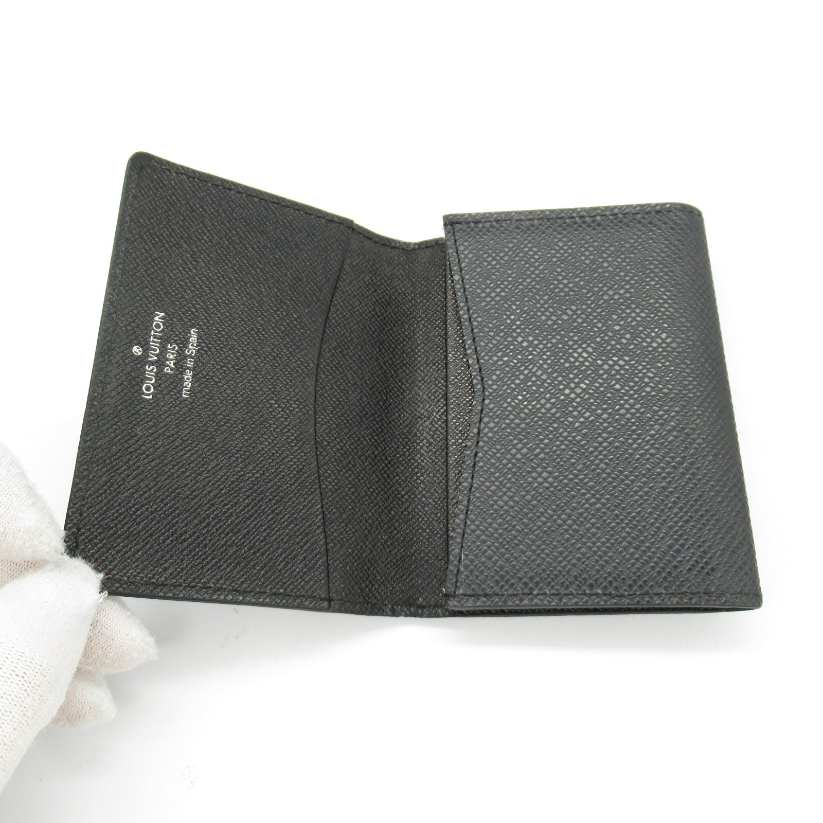 Louis Vuitton Taiga Leather Card Holder M30922