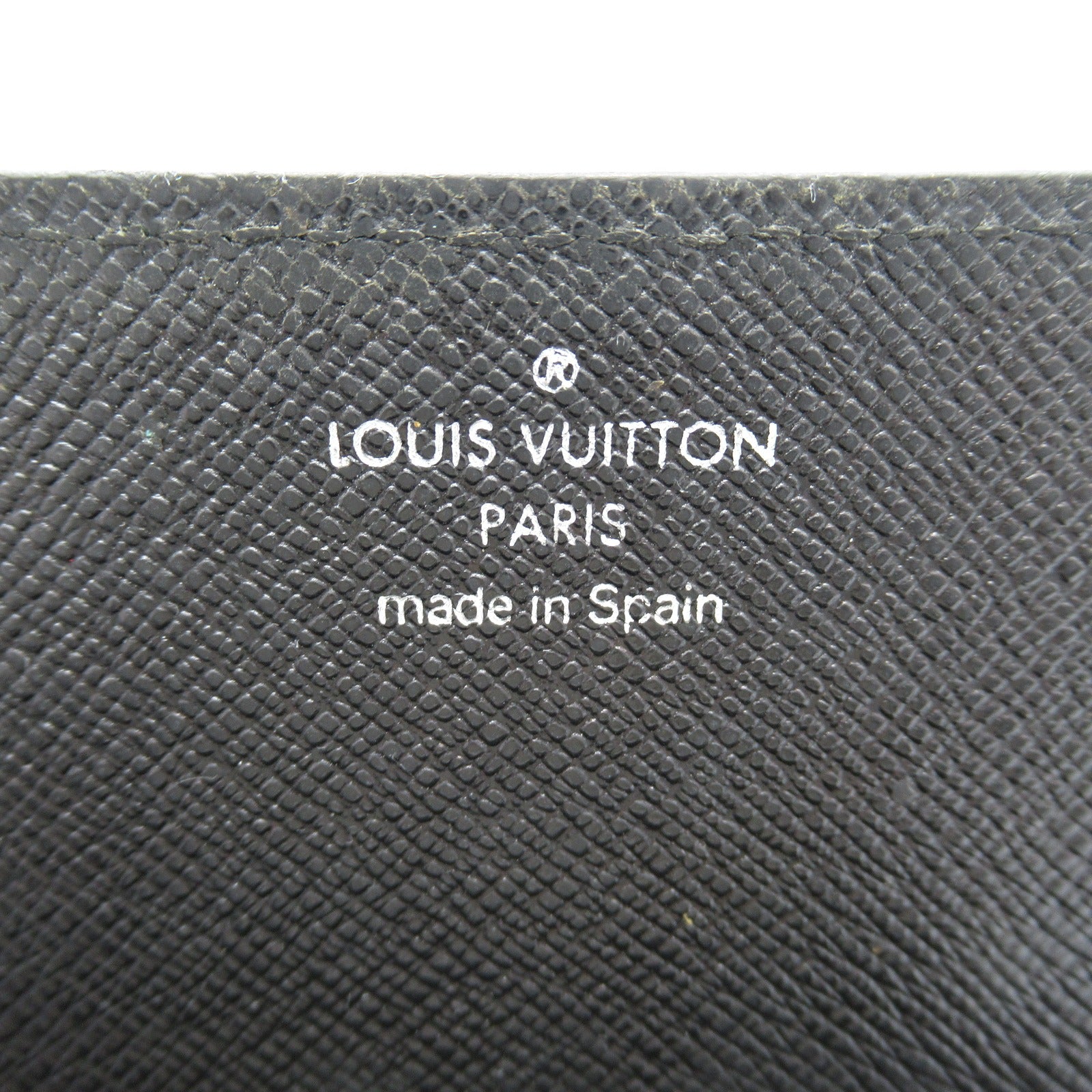 Louis Vuitton Taiga Leather Card Holder M30922