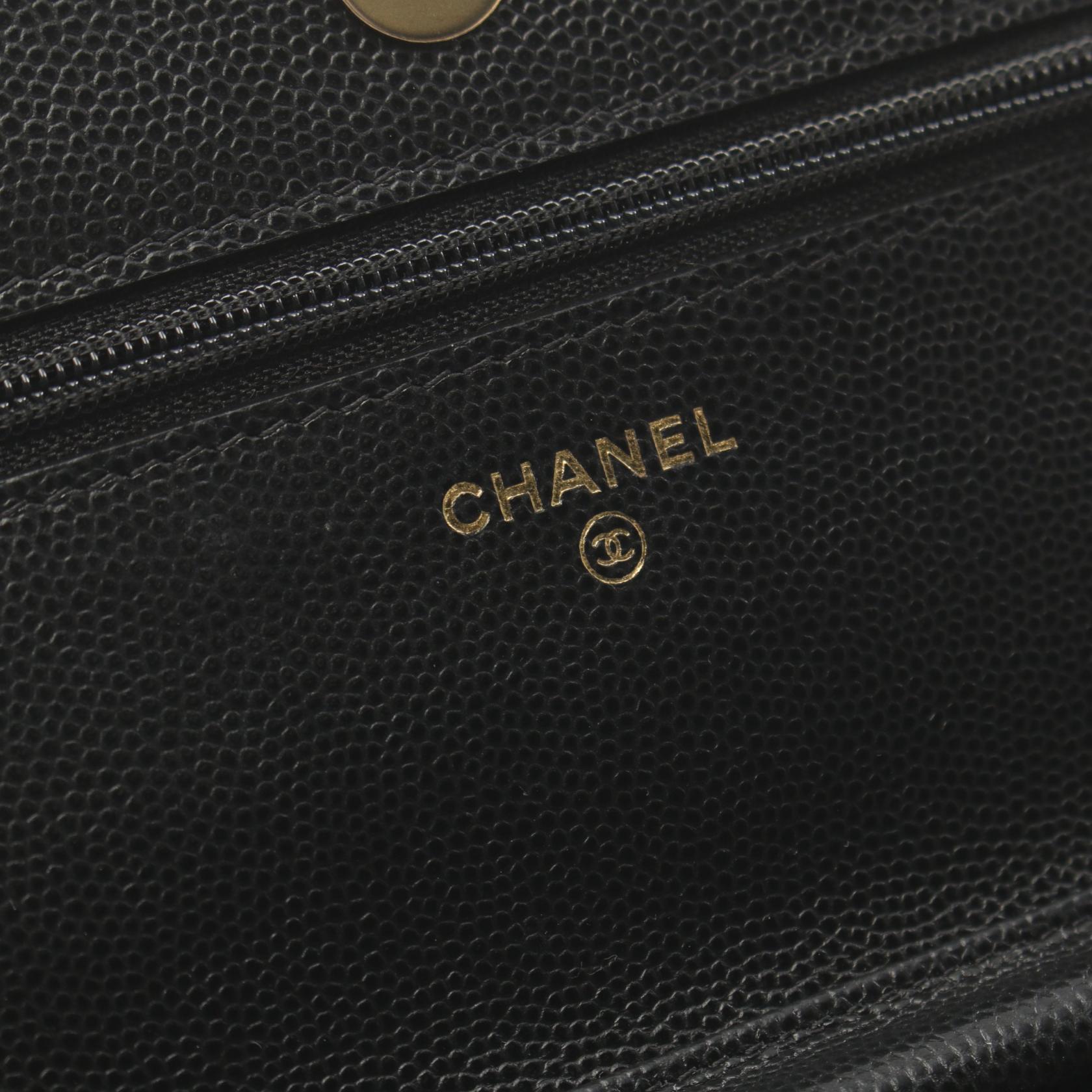 Chanel Matelasse Leather Shoulder Bag Black