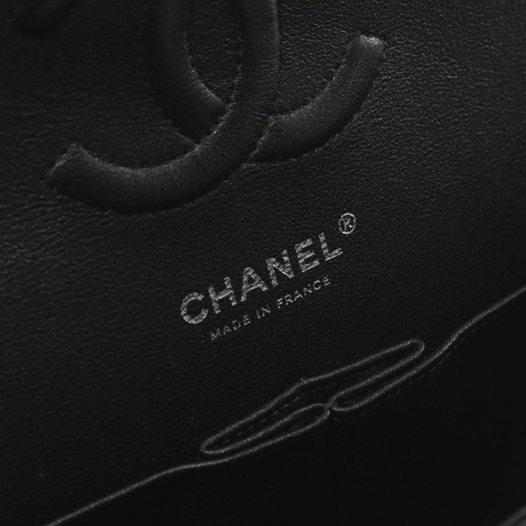 Chanel Chevron V-Stitch Leather Shoulder Bag