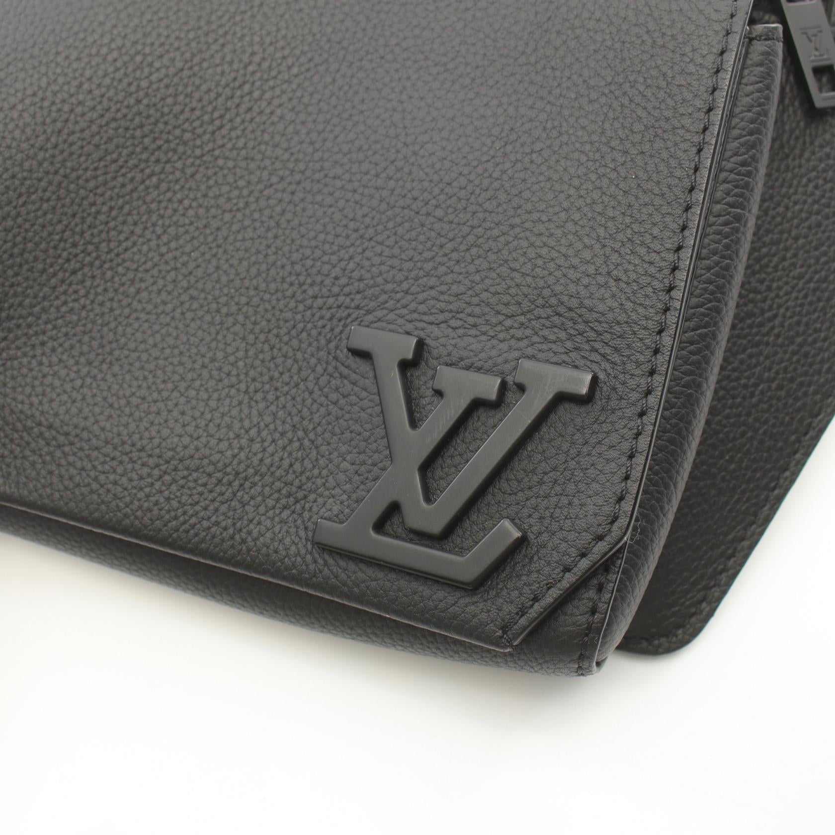 Louis Vuitton Grain Leather Bum Bag Noir M57081