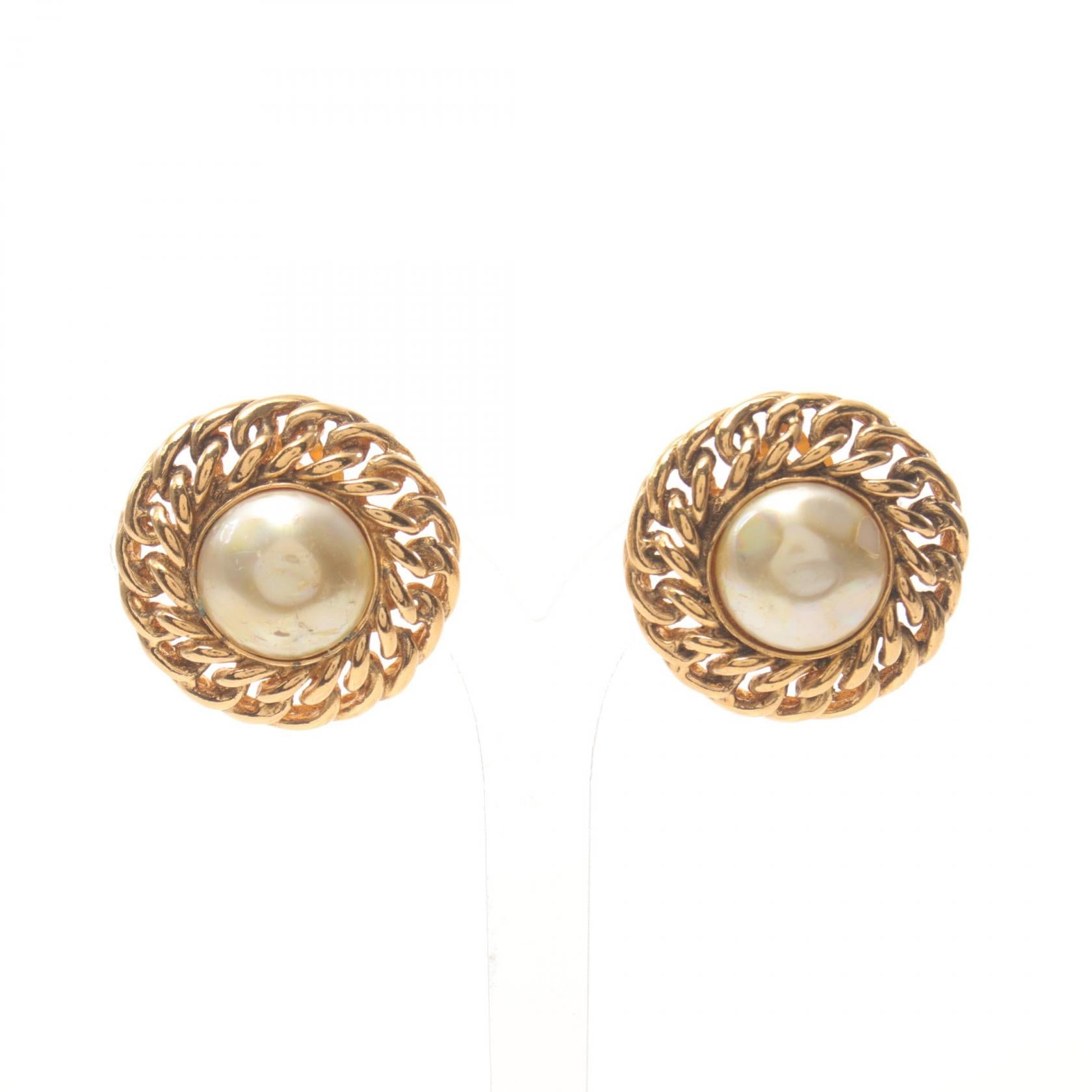 Chanel Pearl Clip On Earrings  Metal Earrings in Very Good Condition