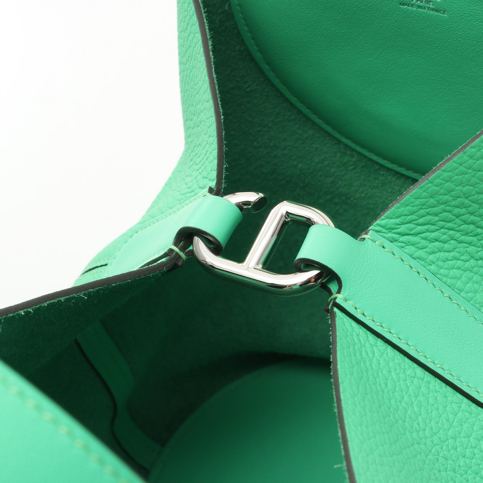 Hermes In The Loop 23 Green Handbag