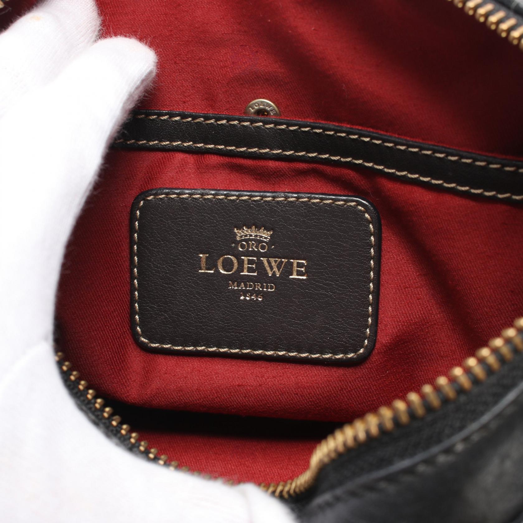 Loewe Amazona 28 Leather Handbag in Very Good Condition