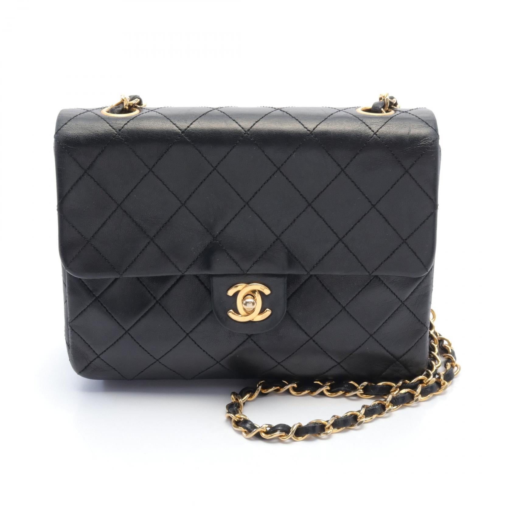 Chanel Matelasse Lambskin Shoulder Bag Black