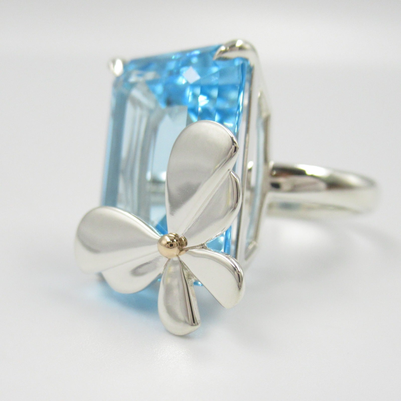 Tiffany & Co 18K Topaz Return to Tiffany Love Bugs Butterfly Ring Metal Ring in Great Condition