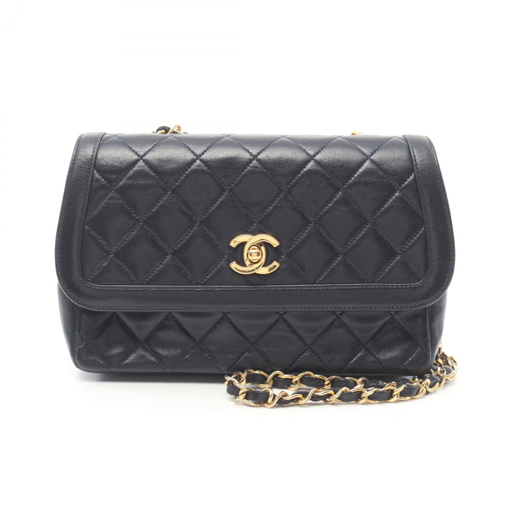 Chanel Matelasse Chain Shoulder Bag Leather Shoulder Bag 2120700051824 in Very Good Condition