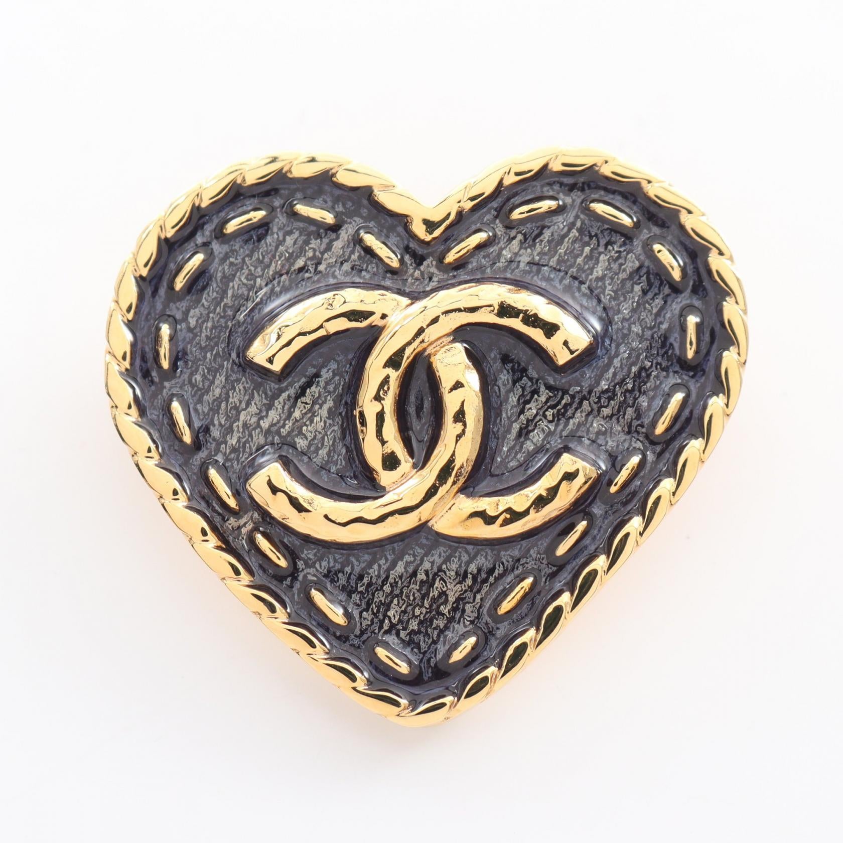 Chanel CC Heart Brooch Metal Brooch in Great Condition