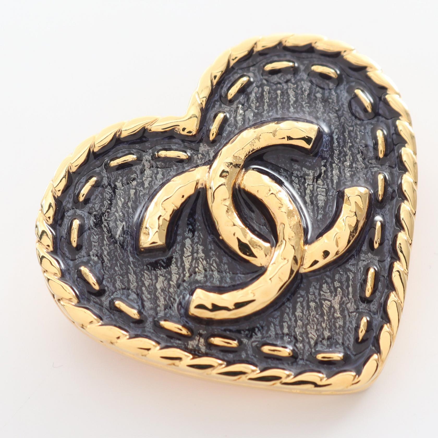 Chanel CC Heart Brooch Metal Brooch in Great Condition