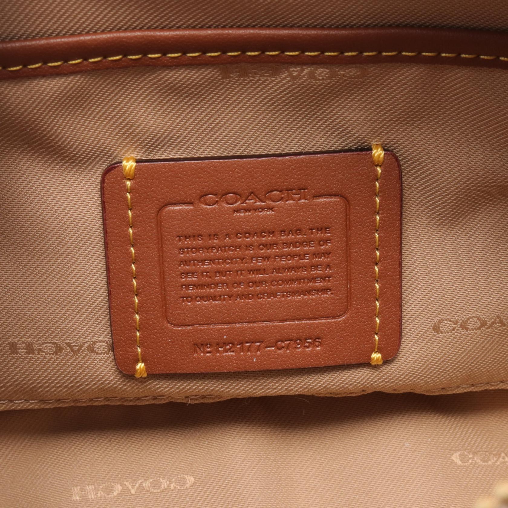 Coach Leather Camera Bag  Leather Shoulder Bag in Great Condition