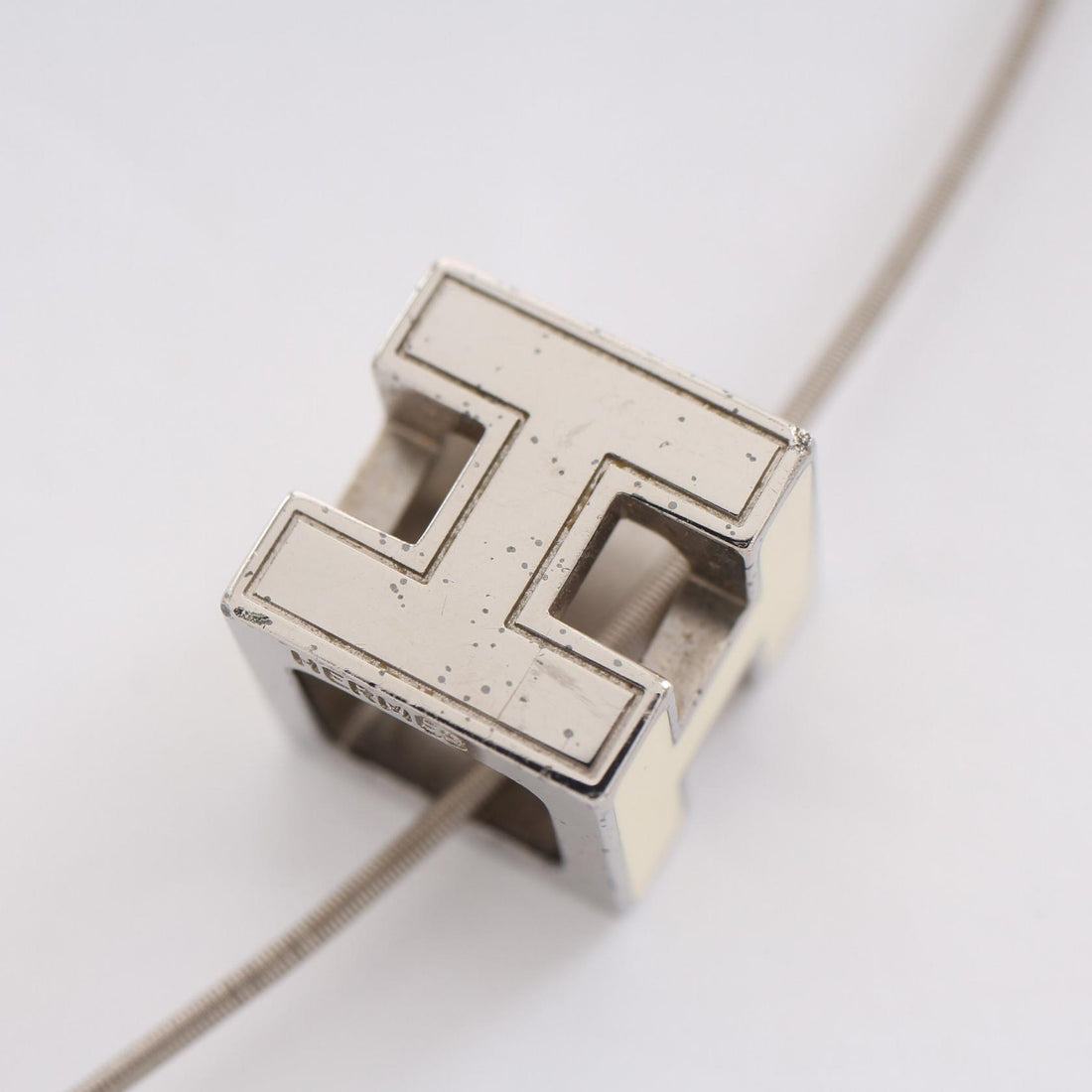 Hermes Cage De Ash H Cube Necklace Metal Necklace in Very Good Condition