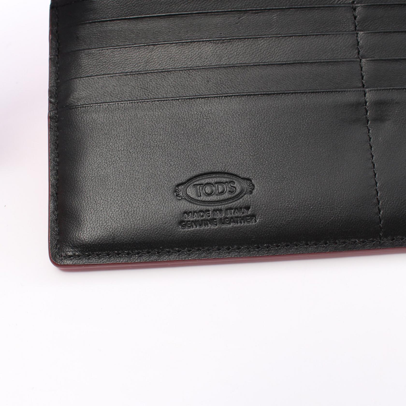 Tod's Leather Long Wallet  Leather Long Wallet in Great Condition