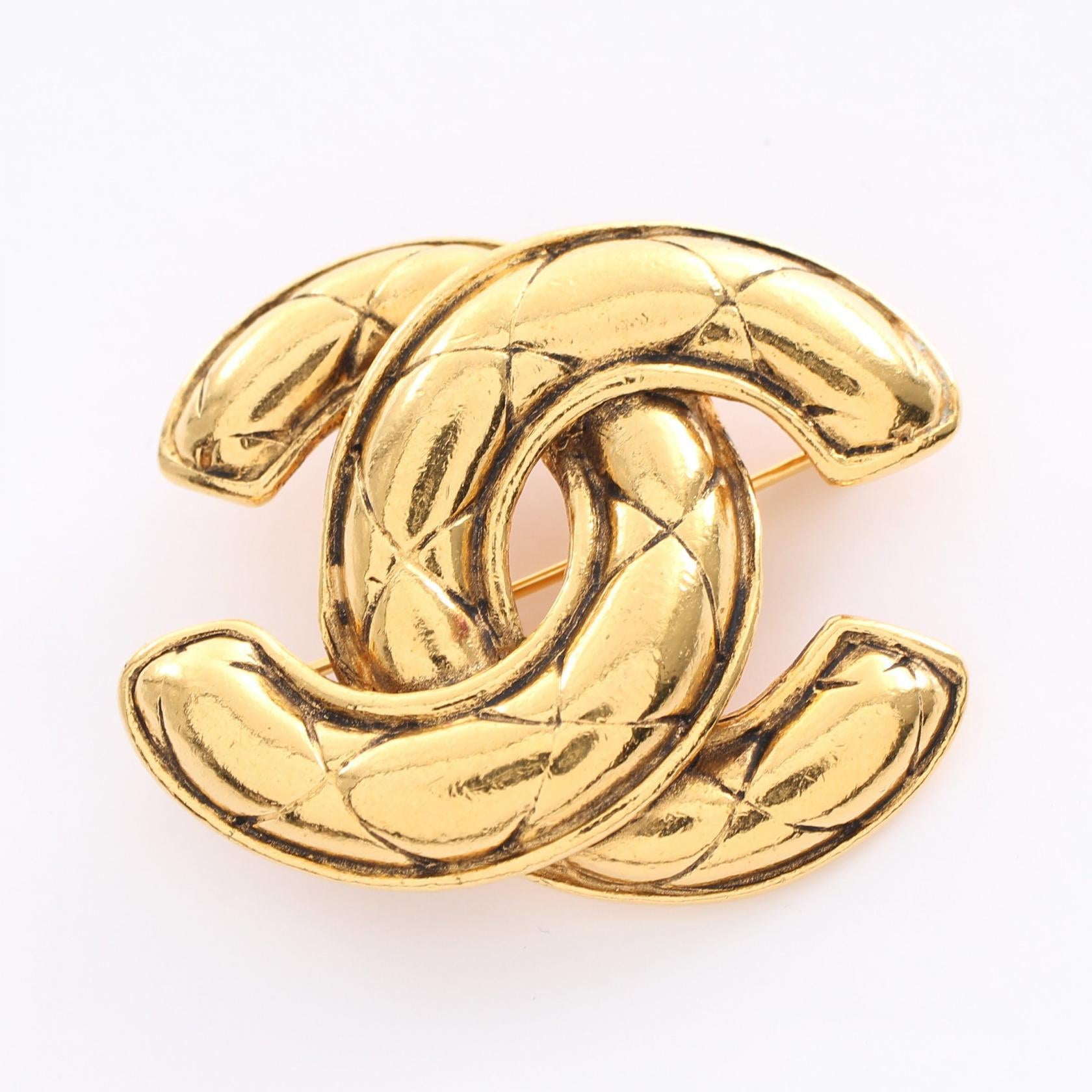 Chanel CC Matelasse Brooch  Metal Brooch 1142 in Very Good Condition