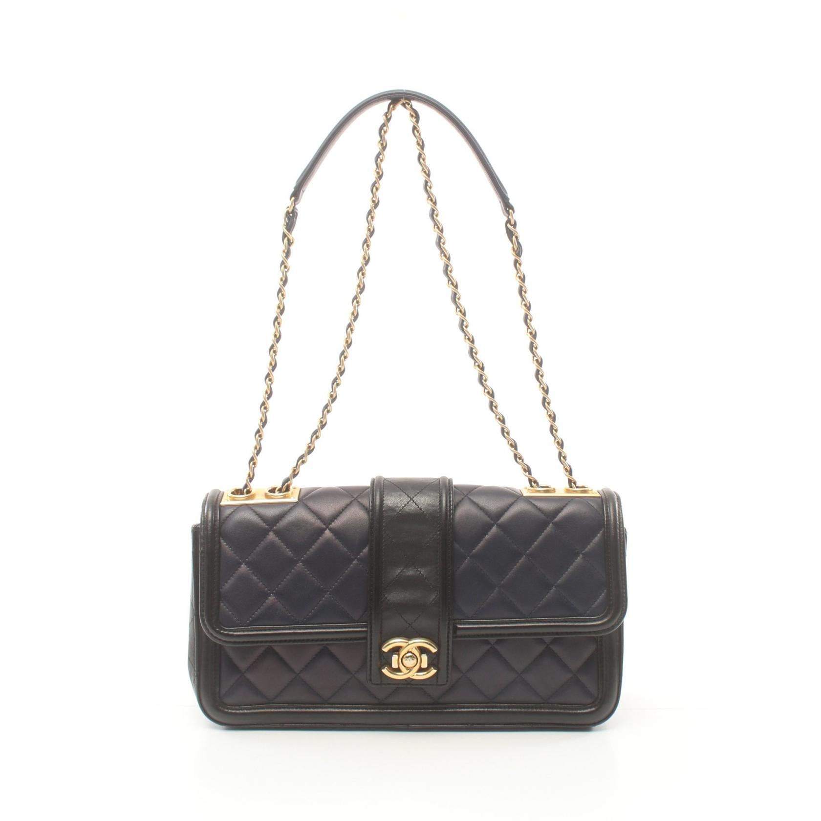 Chanel Matelasse Shoulder Bag Leather Shoulder Bag in Great Condition