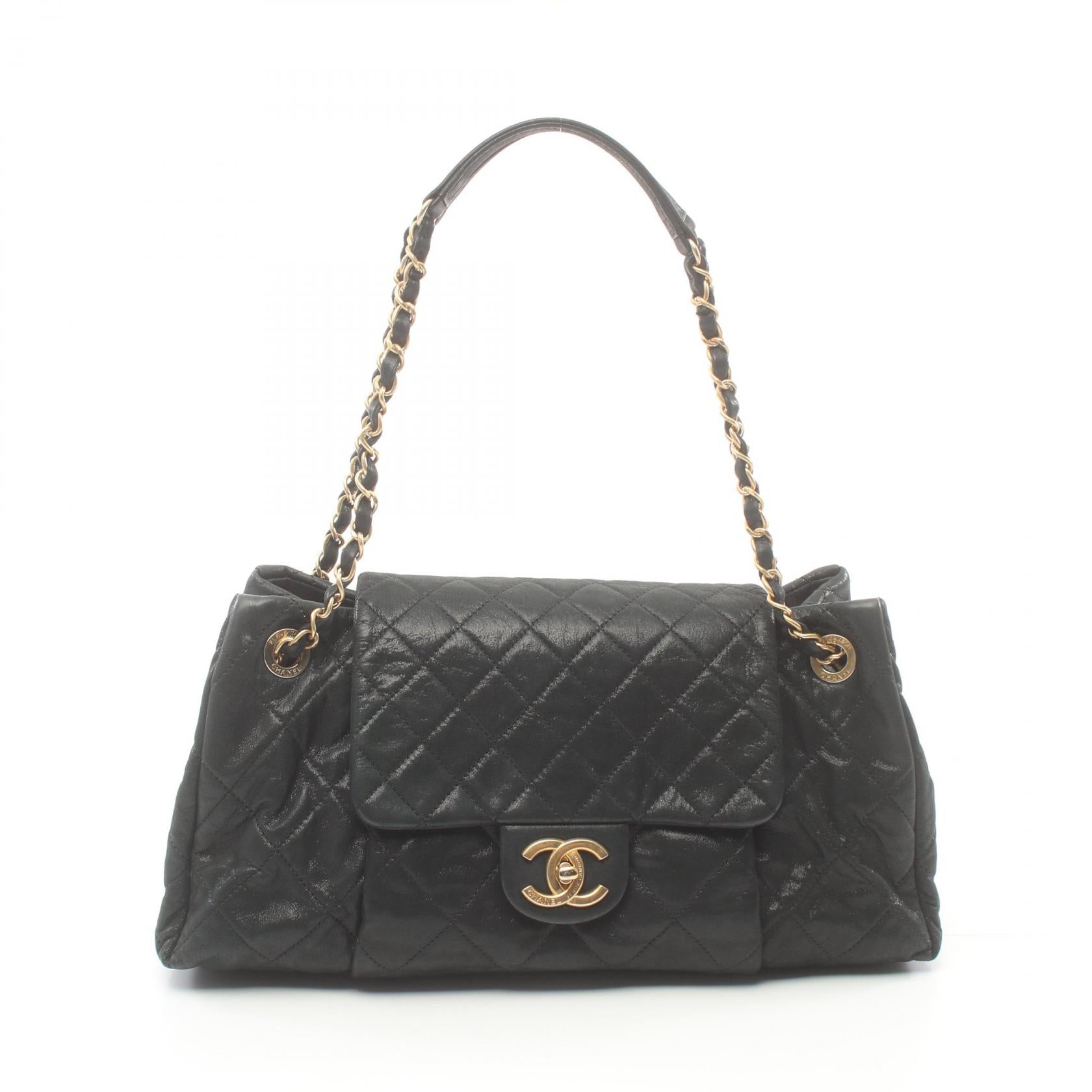 Chanel Matelasse Leather Shoulder Bag Black