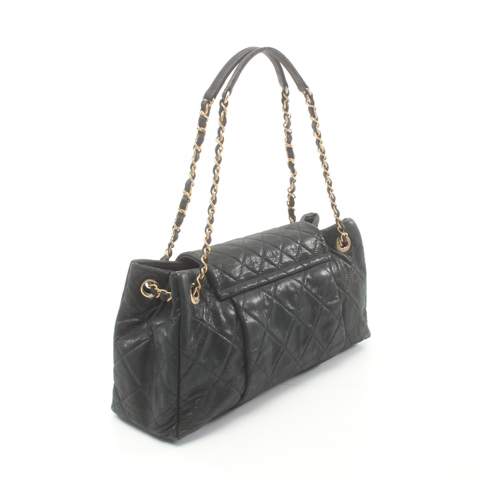 Chanel Matelasse Leather Shoulder Bag Black