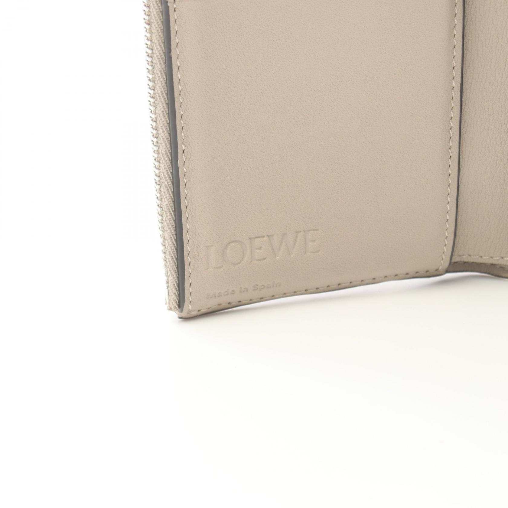 Loewe Leather Trifold Wallet Leather Short Wallet C660S86X01 in Very Good Condition