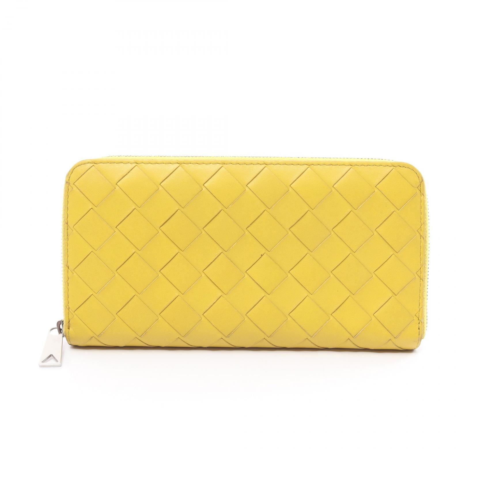 Bottega Veneta Leather Round Wallet