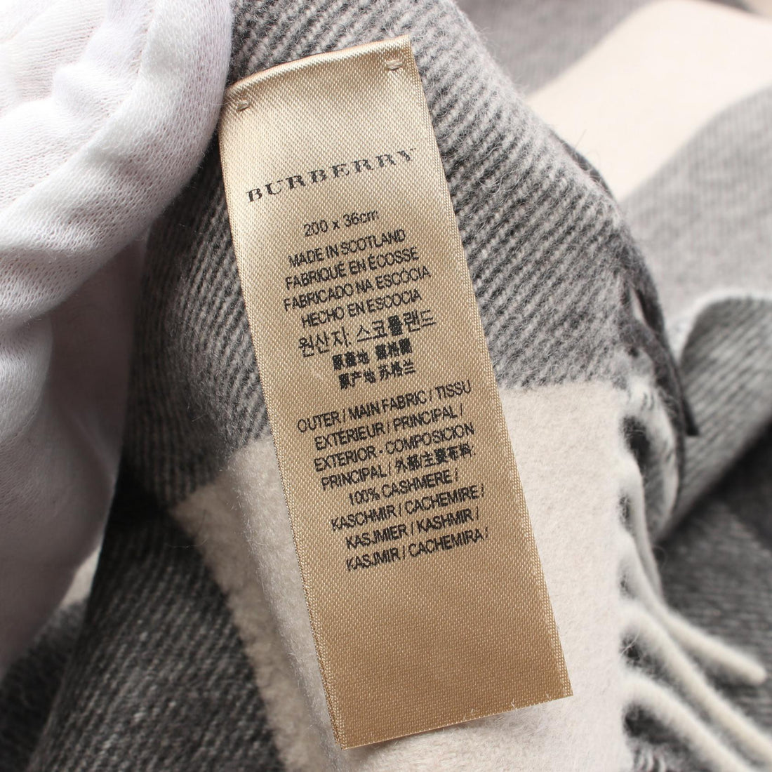 Burberry Giant Check Wool Scarf  Canvas Scarf 4031045 in Great Condition