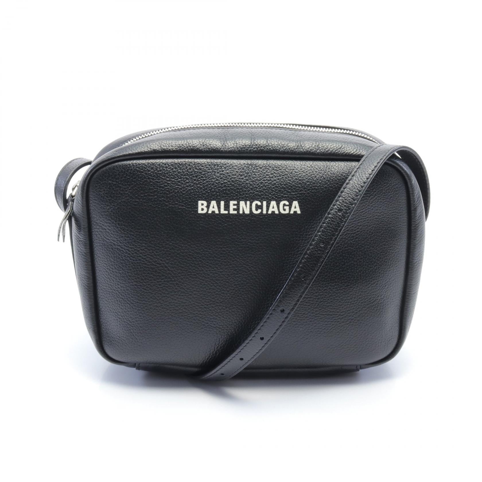 Balenciaga Leather Everyday Crossbody Bag Leather Crossbody Bag 679267 in Very Good Condition