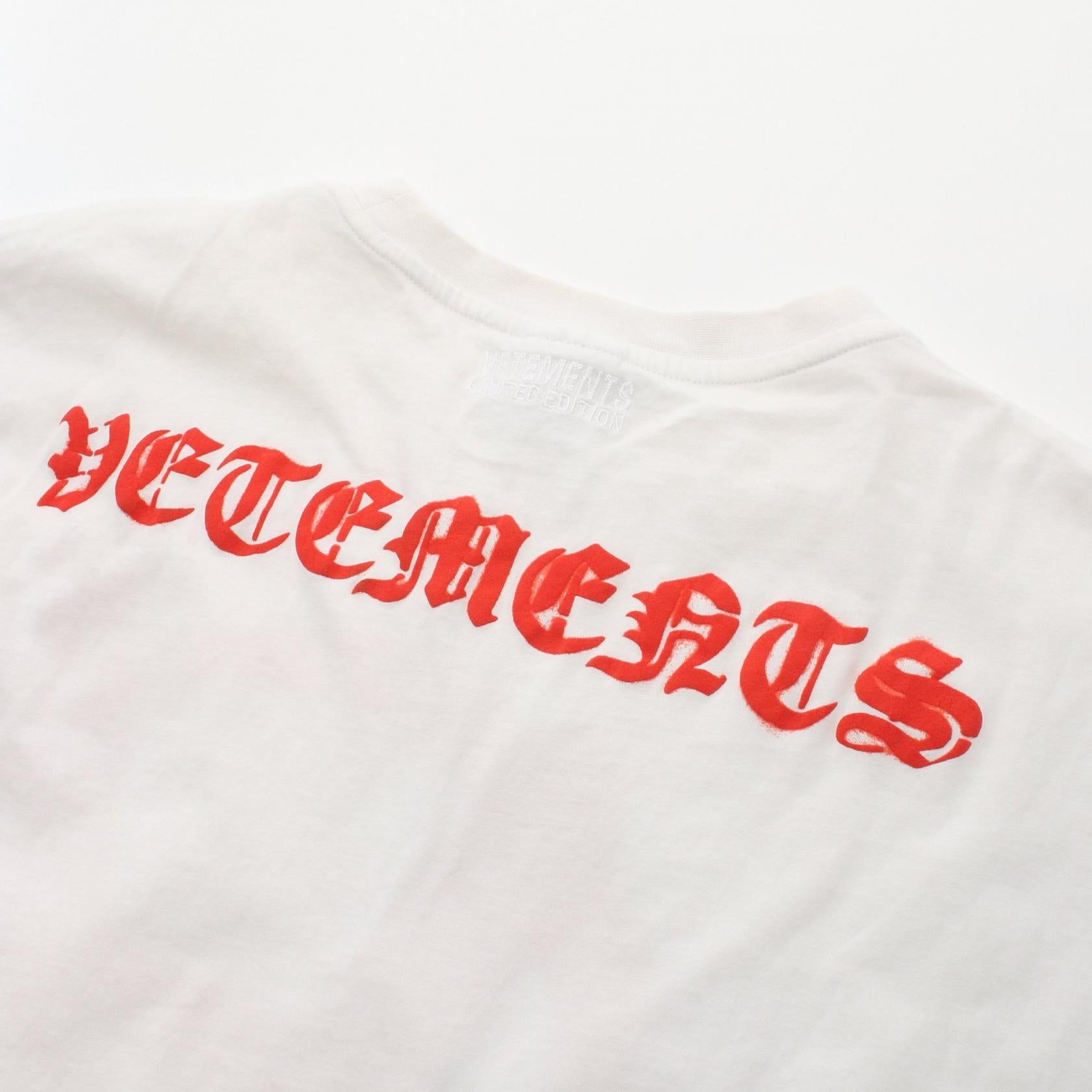 VETEMENTS Anarchy Gothic Logo Cotton T-Shirt