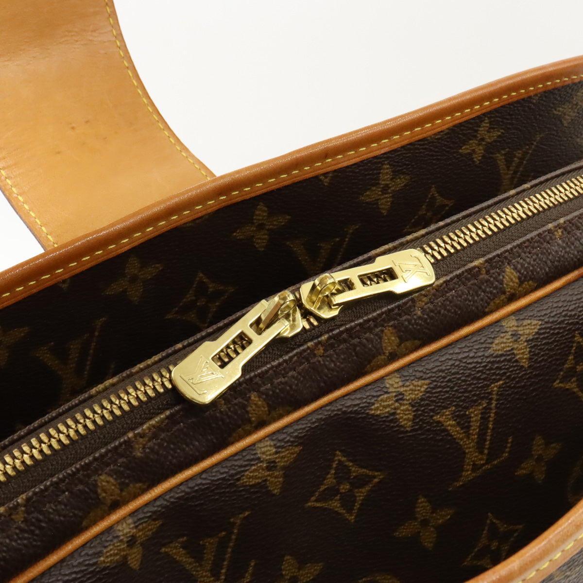 Louis Vuitton Monogram Rivoli Business Bag M53380