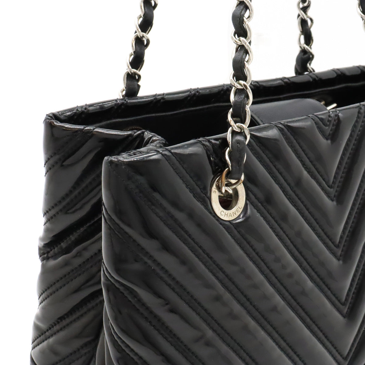 Chanel V-Stitch Chevron Tote Bag, Enamel/Leather, A93052 in Very Good Condition