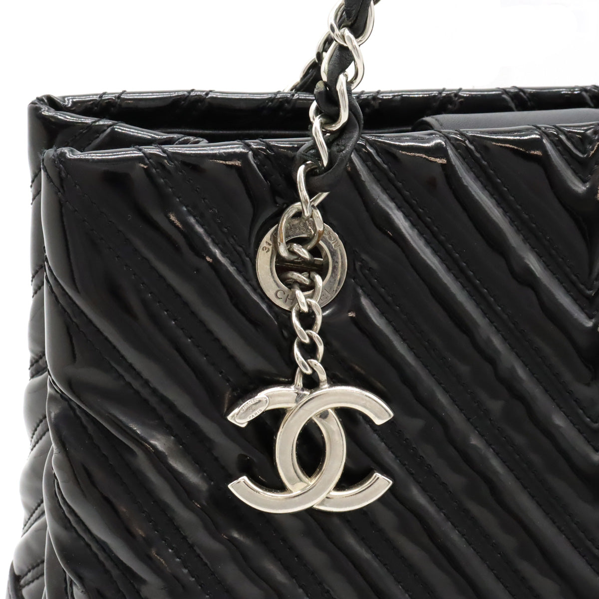 Chanel V-Stitch Chevron Tote Bag, Enamel/Leather, A93052 in Very Good Condition