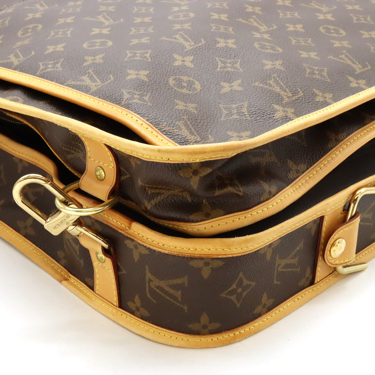 Louis Vuitton Monogram Portable Cabin Garment Case M23420 in Very Good Condition