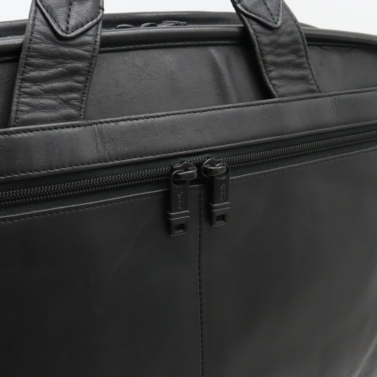 TUMI Alpha 2 Leather Briefcase Black 96114DH