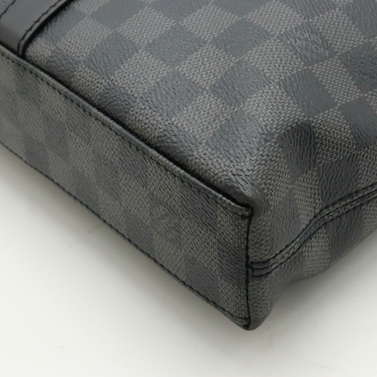 Louis Vuitton Damier Graphite Anton Briefcase N40024 in Very Good Condition