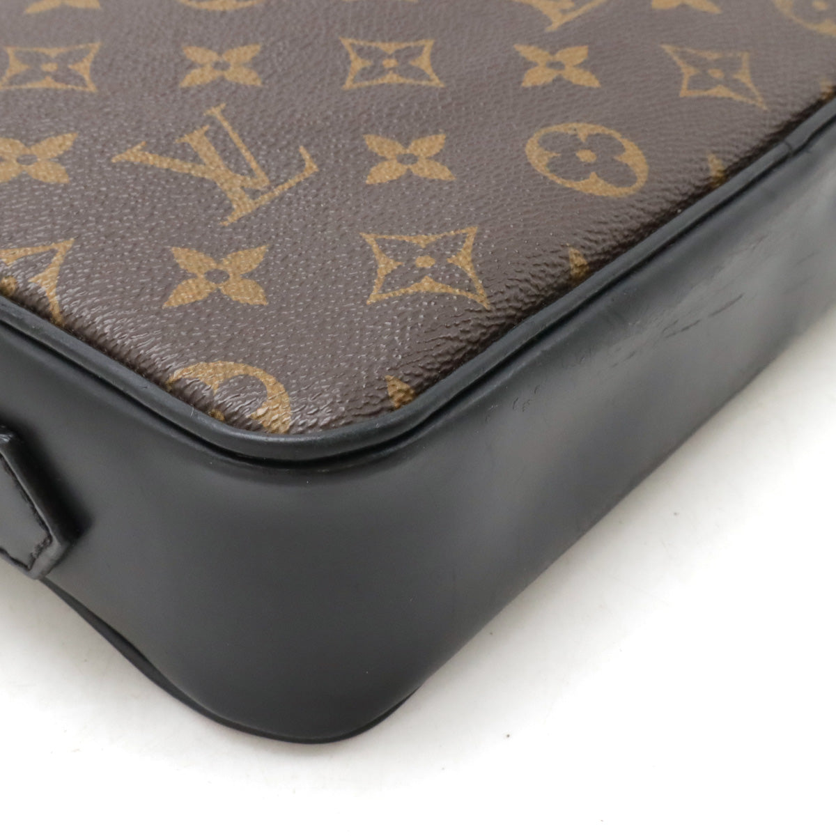 Louis Vuitton Monogram Leather Pochette Kasai Clutch M42838