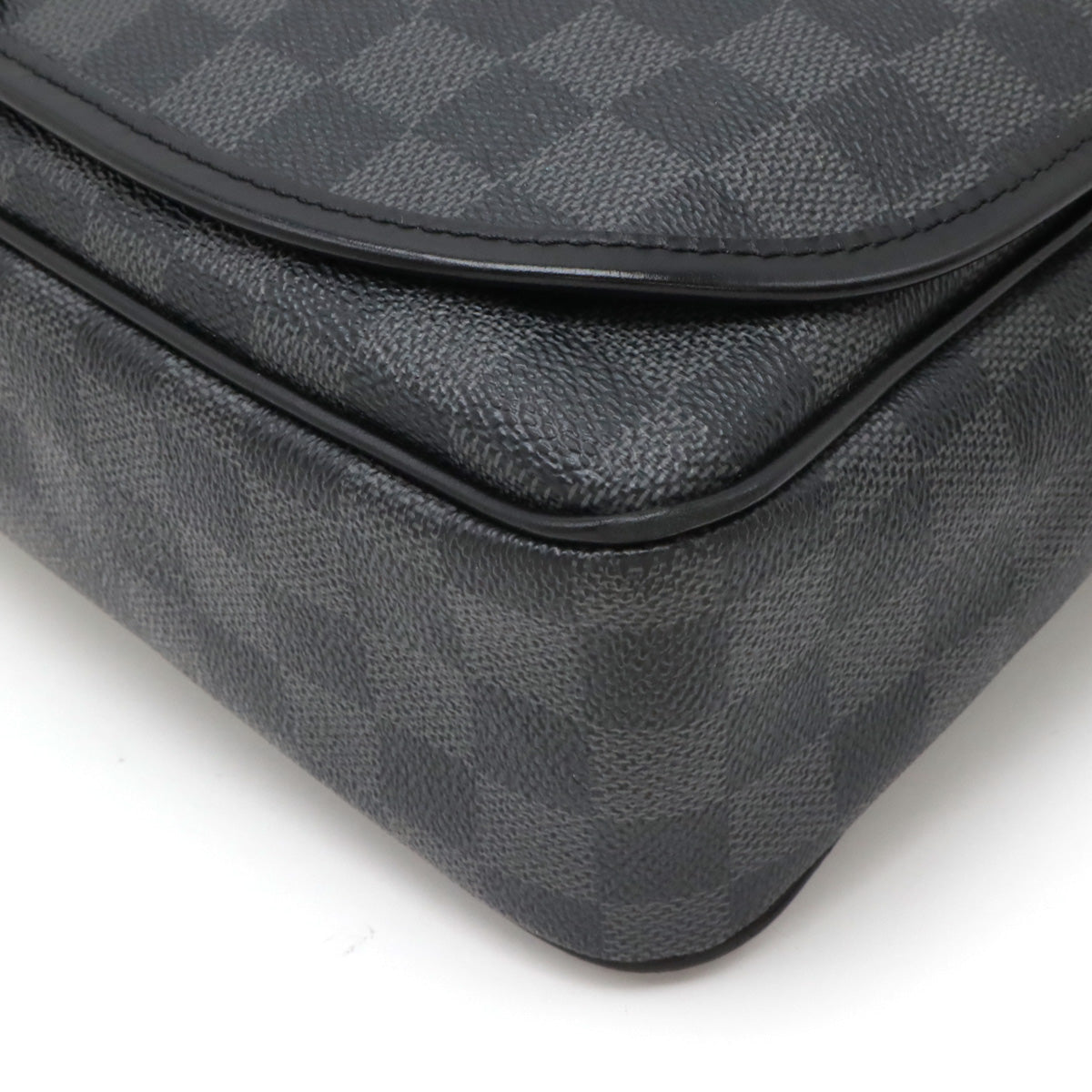 Louis Vuitton Damier Graphite Daniel MM Shoulder Bag N58029 in Very Good Condition