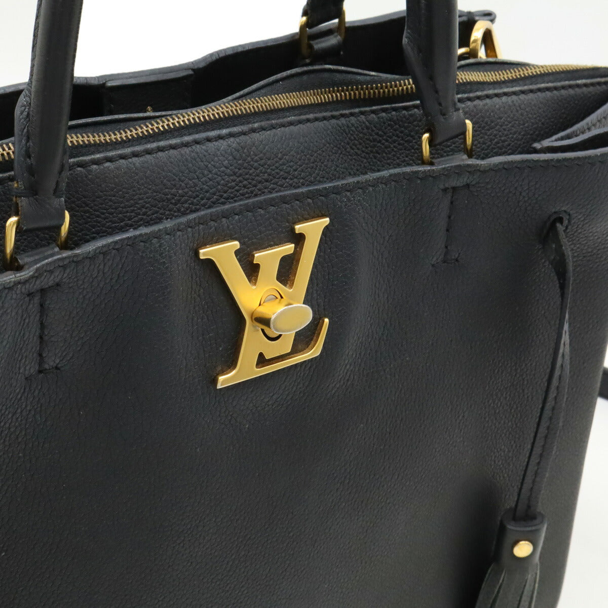 Louis Vuitton Lockme Leather Handbag M54569