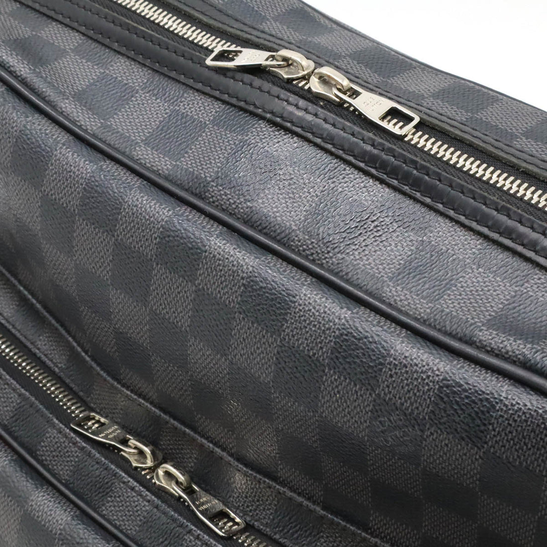 Louis Vuitton Damier Graphite Messenger Bag N45252