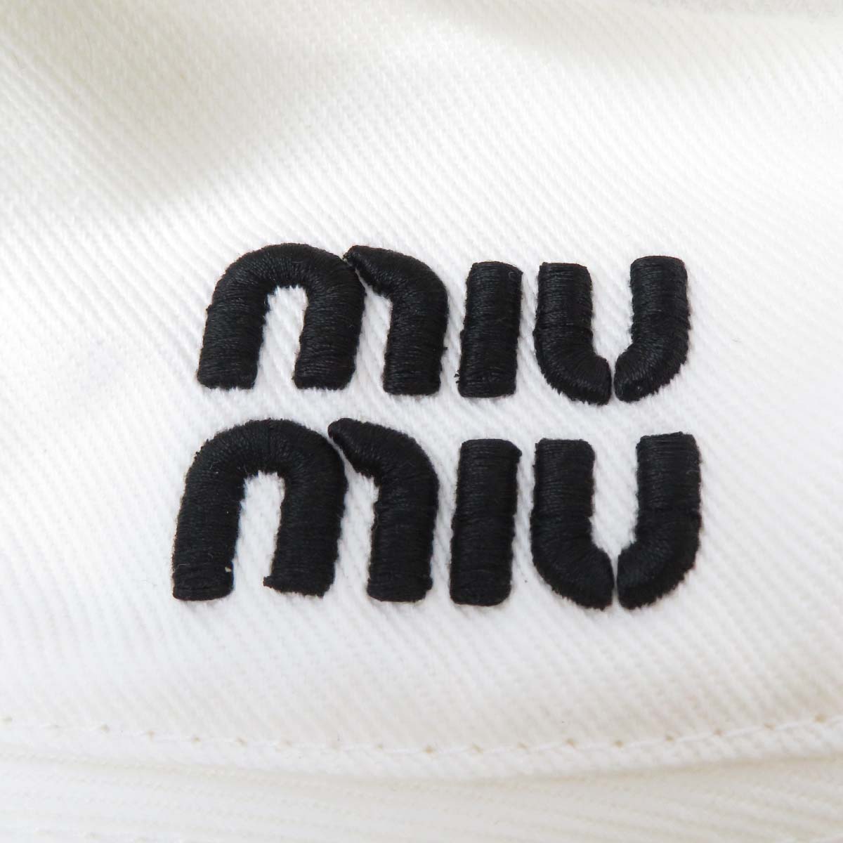 Miu Miu Logo Embroidery Bucket Hat 5HC196