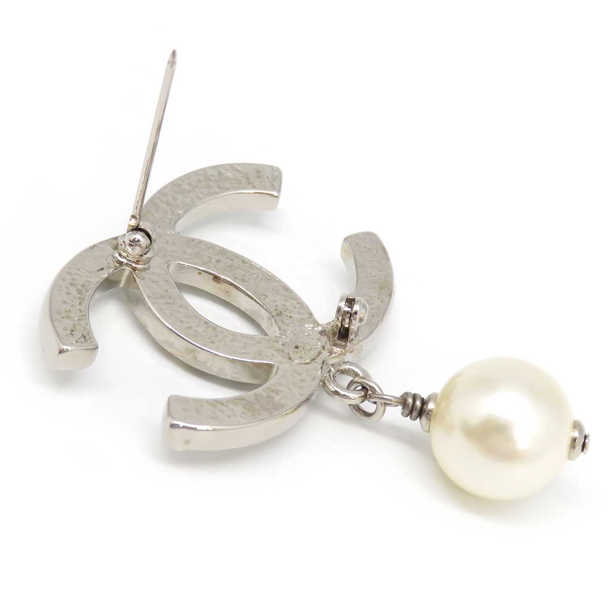 Chanel Metal Cotton Pearl Brooch