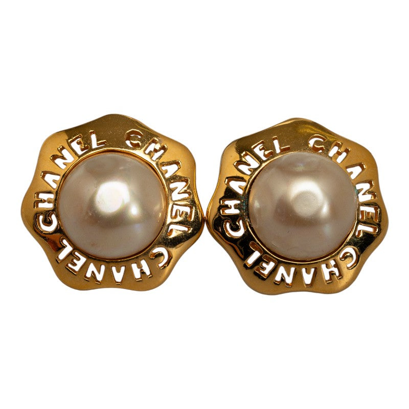 Chanel Gold White Flower Clip-On Earrings in Very Good Condition