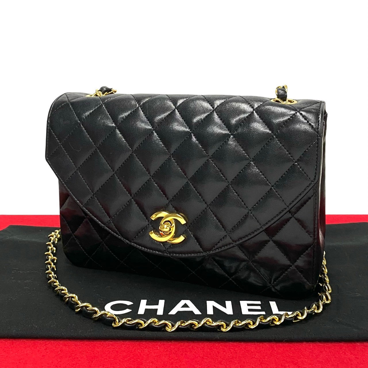 Chanel CC Matelasse Flap Bag  Leather Crossbody Bag in Good condition