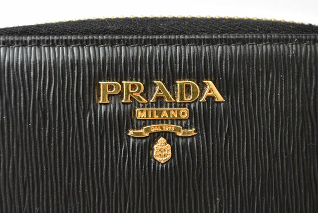 Prada Mini Wallet VITELLO MOVE Leather Black in Great Condition