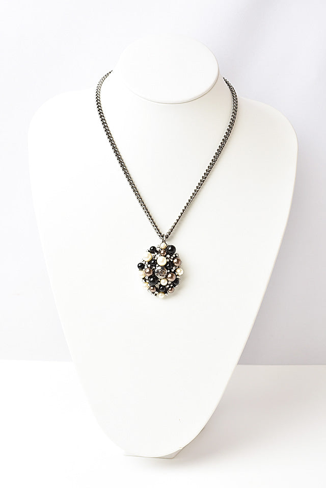 Chanel Necklace/Pendant Resin/Faux Pearl/Rhinestone Black/White/Silver