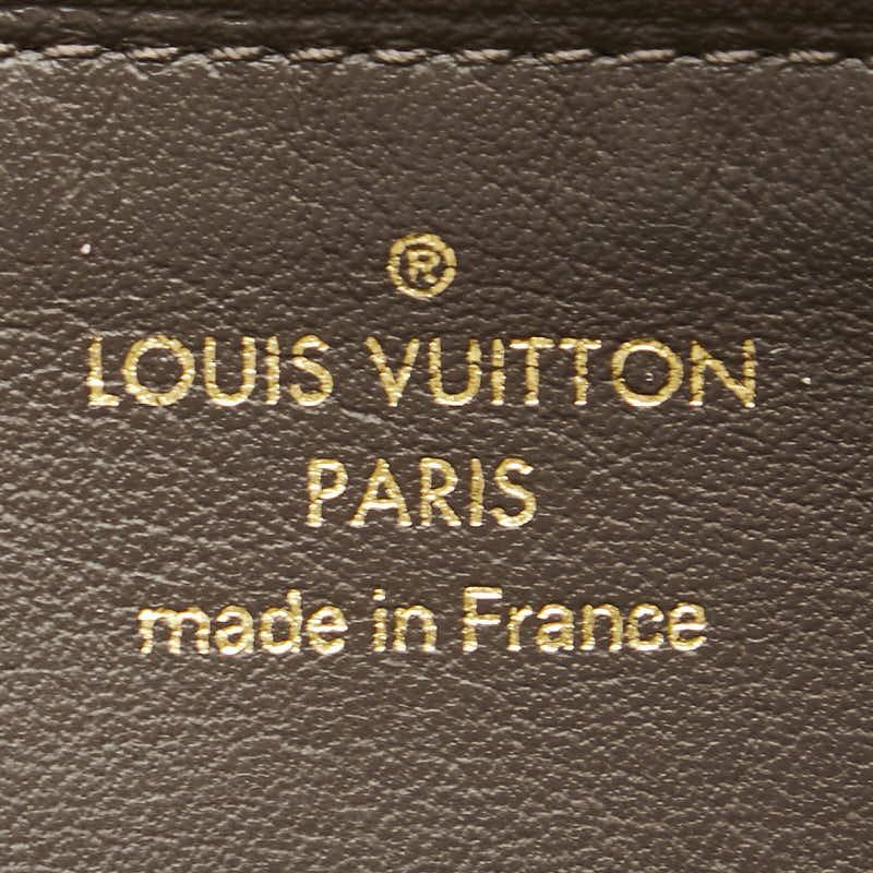 Louis Vuitton Capucines Long Wallet M61249 in Very Good Condition