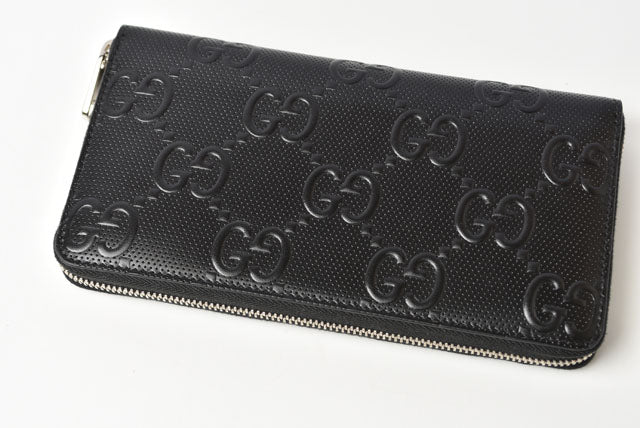 Gucci Leather Zip-Around Wallet GG Signature Embossed in Pristine Condition