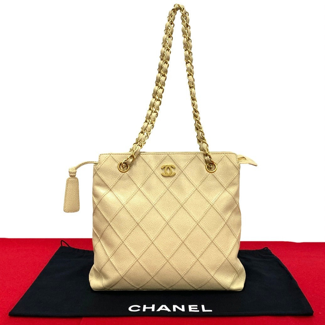 Chanel CC Caviar Shoulder Bag  Leather Shoulder Bag in Very Good Condition