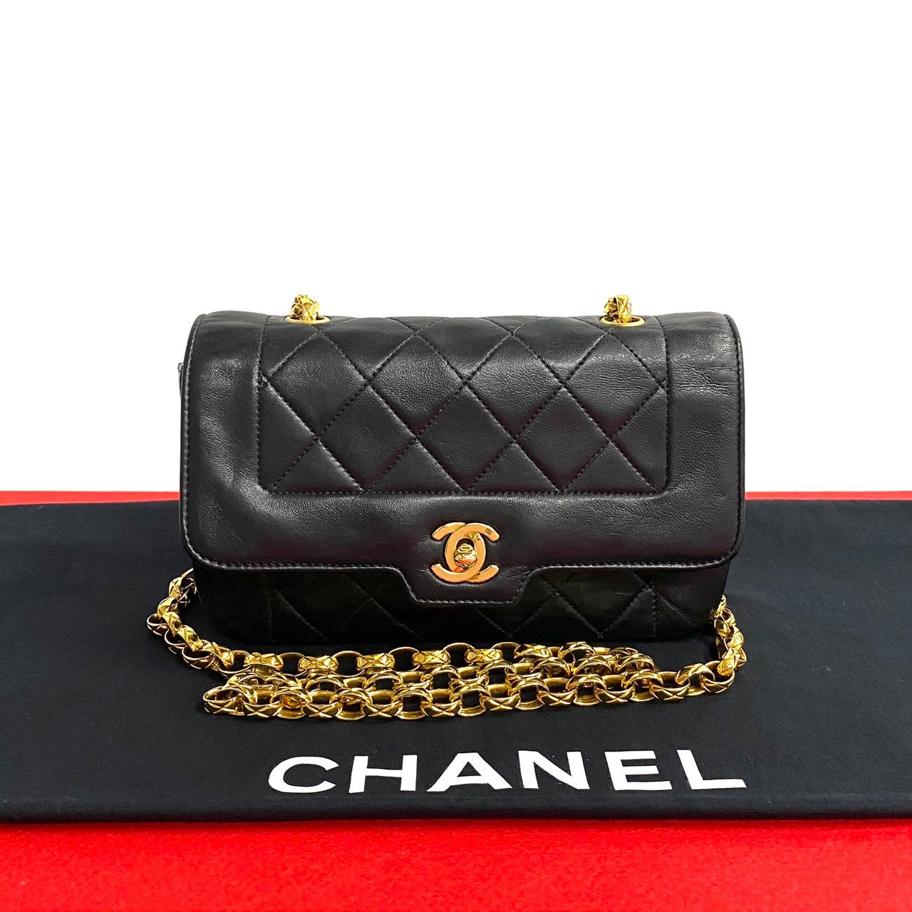 Chanel Diana Flap Crossbody Bag  Leather Crossbody Bag in Good condition