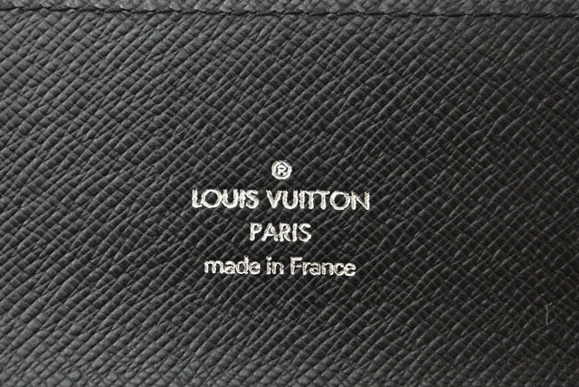 Louis Vuitton Taiga Leather Accordion Wallet M30992 in Excellent Condition